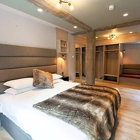 Clarendon Hotell 2*